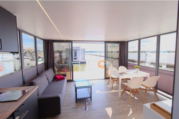 Отель Hausboot Fjord Aries Mit Dachterrasse In Шлезвиг Экстерьер фото