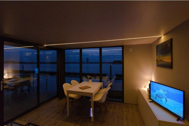 Отель Hausboot Fjord Aries Mit Dachterrasse In Шлезвиг Экстерьер фото