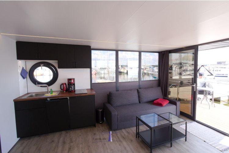 Отель Hausboot Fjord Aries Mit Dachterrasse In Шлезвиг Экстерьер фото